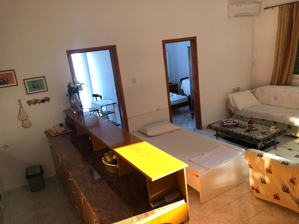 Appartamento Dina House Himare Esterno foto